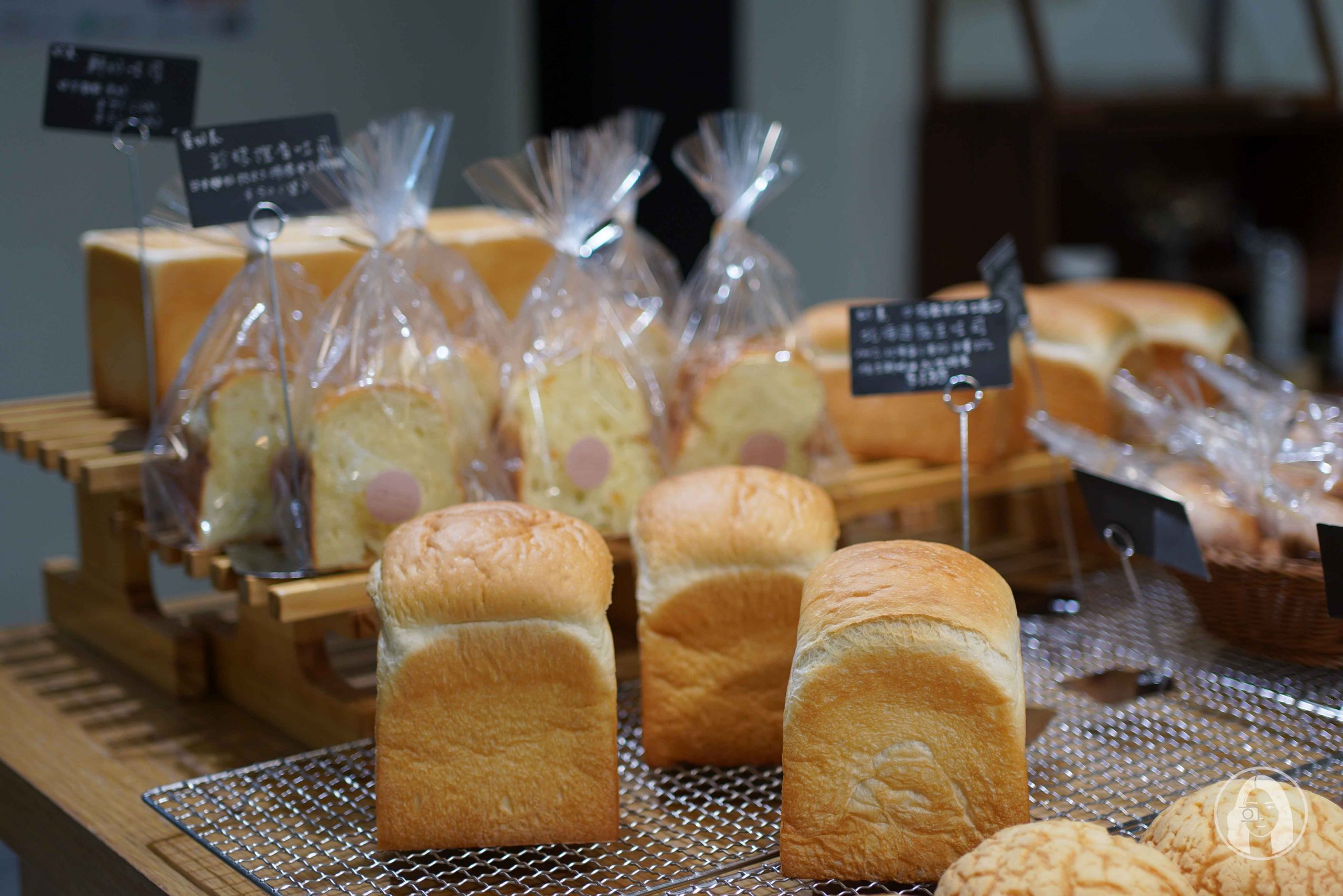 台中.美食 蜜柑法式甜點麵包 Citrus Pâtisserie Boulangerie ，藏身勤美商圈老宅的質感烘焙坊 鹽可頌、脆皮泡芙、生乳捲、季節水果蛋糕