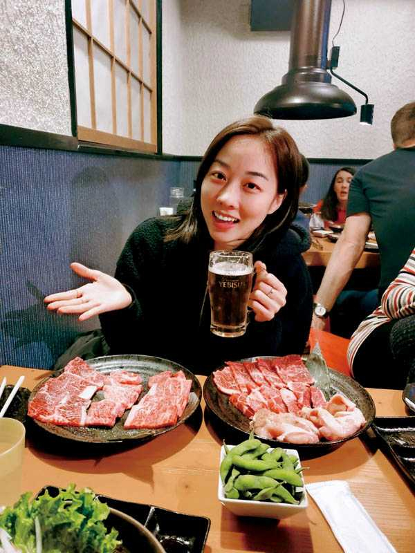 旅程中天天吃和牛配啤酒，夏語心直呼「超爽」。（圖／夏語心經紀人提供）