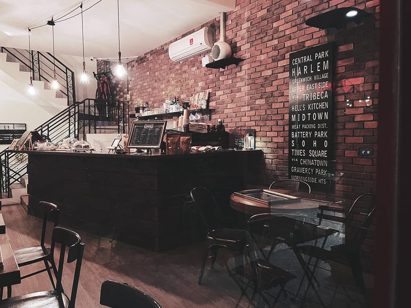 深夜好去處！台中10間深夜咖啡廳推薦，清水模藝廊、露天音樂會，這家咖啡廳還賣咖哩飯