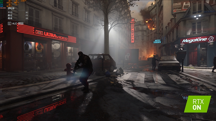 透過啟用RT核心功能後，在《Wolfenstein：Youngblood》的街道場景中，從煙霧瀰漫街道、水中倒影的霓虹燈依然清晰不模糊，可以看到遊戲畫面的光影變化更加真實細膩。 
