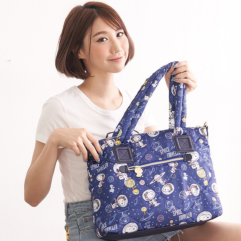 商品資訊 ★品號：PZCBC043 ★材質：聚酯纖維 / 鋅合金 ★尺寸：高31(不含提袋) / 最寬處39 / 底-36*12，單位-公分