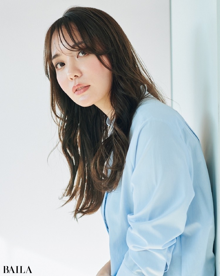 ロング 30代 40代の大人の髪型 働く女性の好感度ヘア 揺れるツヤ感ロングパーマ Baila News