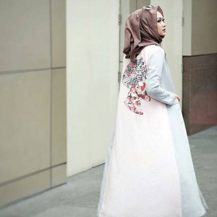 Contek 9 Inspirasi Prom Dress Buat Hijabers dari Para Selebgram 