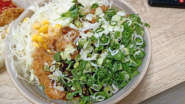 【中和美食】郁日式炸豬排-100元就能吃到3公分厚的日式豬排飯