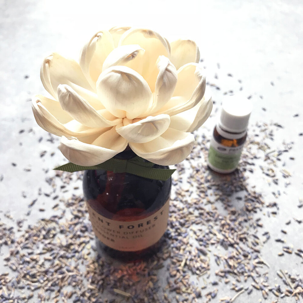 ▋甜橙葡萄柚 → 甜橙精油、粉紅葡萄柚精油 甜橙精油，如果曾經有撥開柑橘的外皮的那種感受，那甜甜宜人又清爽的愉悅水果香氣，讓人心情開朗而愉悅。有一種傳說，說希臘神話裡獻給眾神的金蘋果，不是蘋果而是甜橙