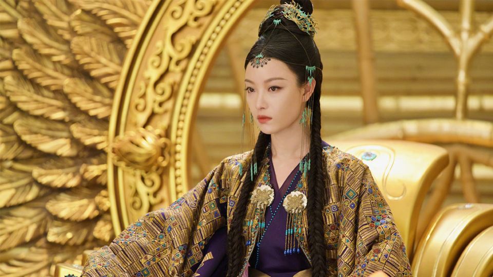 另一套綁辮子的造型也好霸，氣場和以前那個弱小總是被欺負的靈汐完全不一樣。