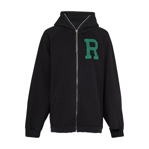 Raf Simons brings an original streetwear touch to this R zipped hoodie. The brand offers a model wit