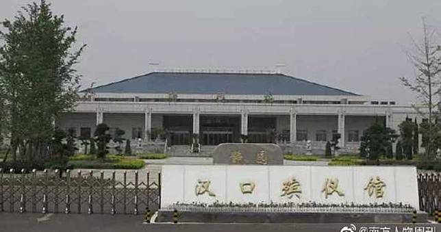 武漢出現高濃度二氧化硫！　他驚曝「焚燒上萬具屍體」才能達到