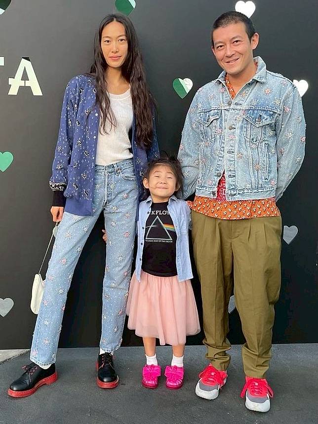 air max 1 solar red clot