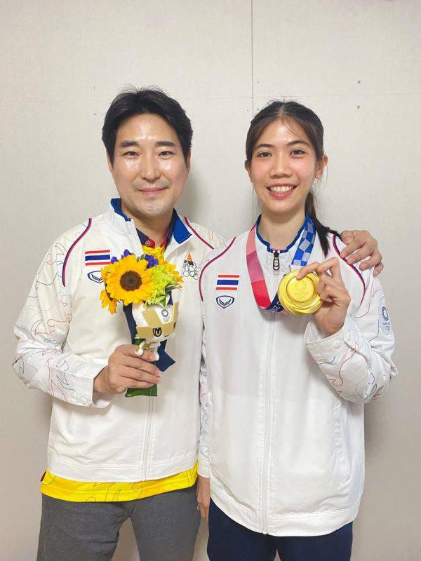 เปิด“นักแสดงหนุ่มชื่อดัง” ผู้ส่งกำลังใจให้ “เทนนิส พาณิพัค”  หลังคว้าเหรียญทองโอลิมปิก | daradaily | LINE TODAY