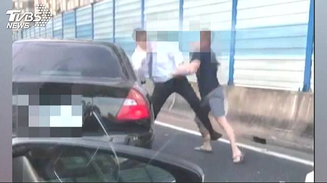 高架格鬥場 行車糾紛爆衝突攔車互毆 Tvbs Line Today