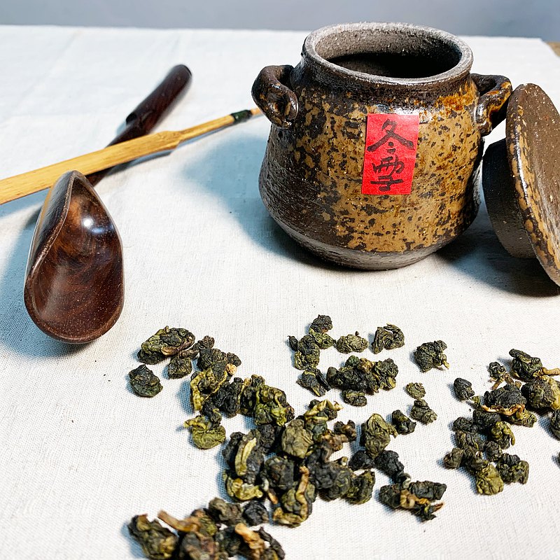 《展抱好陶》盧展能老師 創作 墨韻茶藏- 二兩茶倉．台灣陶土特製配土．台灣老茶及普洱茶專用茶倉- 呼吸吐納的茶葉罐，驅使老茶氣行韻轉效率極高，最快能讓茶葉在七天內就降低澀味、增加甜質。