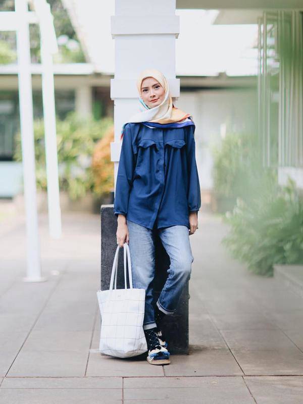 Baju Navy Celana Hitam Cocok Dengan Jilbab Warna Apa