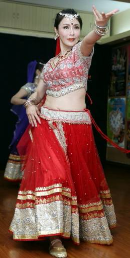 德馨靠習舞運動，練出水蛇腰S曲線性感身材。記者侯永全／攝影
