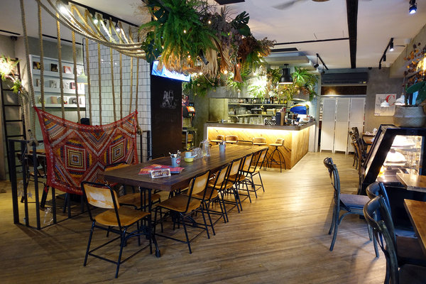 新竹東區竹科人及交大學生聚餐約會美式餐廳，LALA Kitchen新美式餐廳新竹科園店，餐點份量多楓糖鬆餅炸雞超好吃(含LALA Kitchen菜單) 