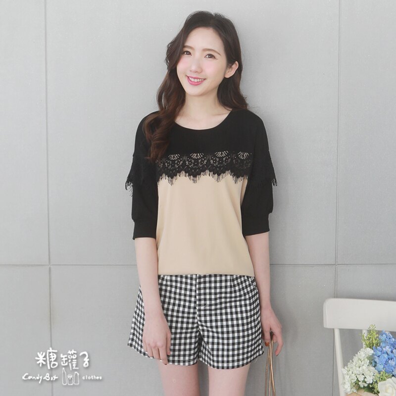 ★五折價$399★糖罐子拼接睫毛蕾絲配色圓領上衣→預購【E55534】