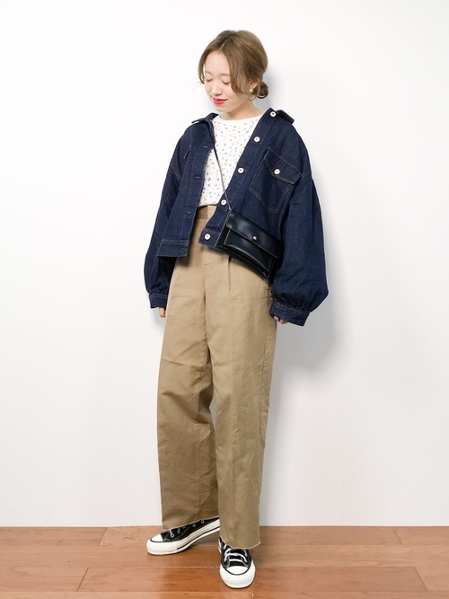 出國旅遊每天想多睡五分鐘？以牛仔外套混搭休閒率性的旅遊穿著2