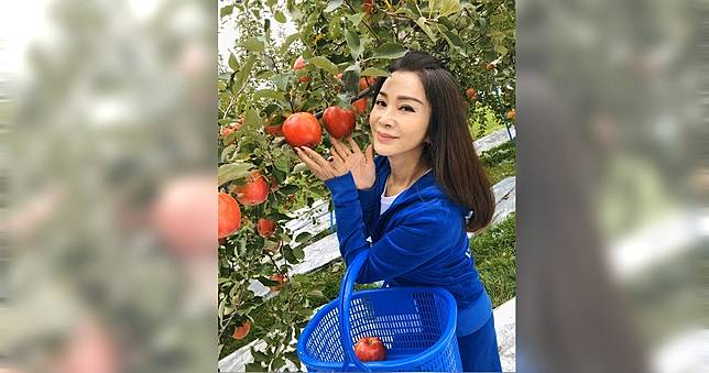 陳美鳳赴青森領獎　曝常保青春之秘