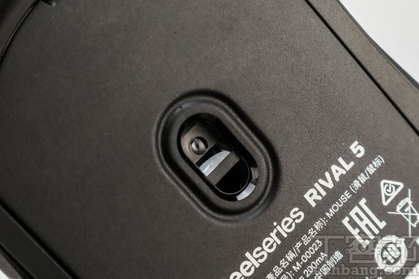 光學感應器搭載自家的 TrueMove Air 感應器，具備真實1:1軌跡的高精確度。