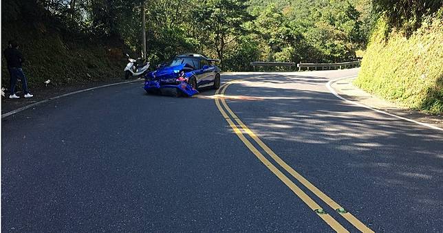 S2000失控自撞山壁　車友哭：又一神車GG了