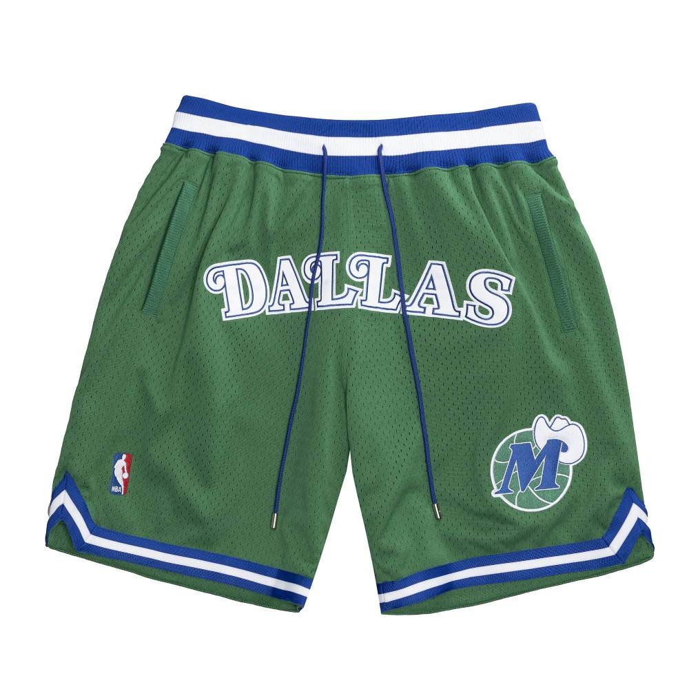 美國百年歷史運動品牌Mitchell&Ness。M&N和街頭潮流服裝品牌JUSTDON聯名球褲再次引進台灣！細緻的JUSTDON刺繡和細節設計，增添質感。正面大LOGO印刷，打造街頭時尚。透氣網眼布料