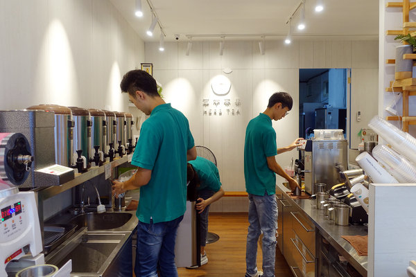 捷運三重國小站飲料店-草本茶集三重仁愛店，好喝又好拍的網美IG打卡手搖飲料店(含草本茶集三重菜單)