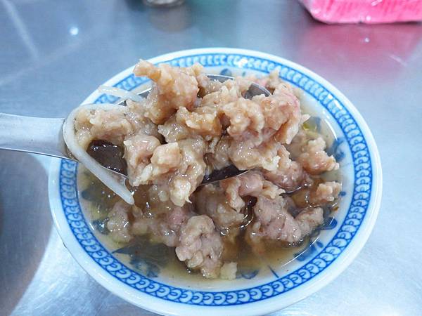 【三重美食】溪尾肉圓-滿到爆出來的肉羹與古早味肉圓 【三重美食】溪尾肉圓-滿到爆出來的肉羹與古早味肉圓