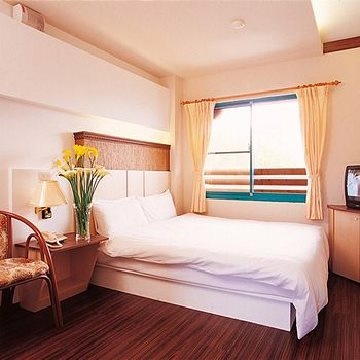 ●銀行足額信託，有保障 ●贈溫泉券二張 ●再贈小瑞士花園門票二張★本商品採郵局掛號方式寄送，因此無法指定到貨日及送貨員電話聯絡之需求，敬請見諒。 