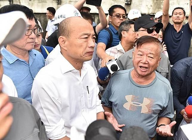 韓國瑜率隊拆違建 對屋主一個小動作引關注