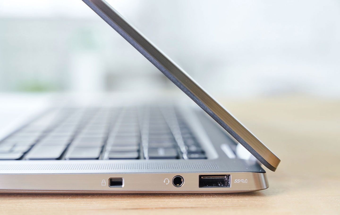 Dell Latitude 9510 開箱與深度評測：高效便攜，極智隨行！選商務筆電不只規格，「懂你」更重要！