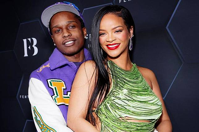 Rihanna Looks Compact with Girlfriend, Shows Baby Bump at Fashion Event