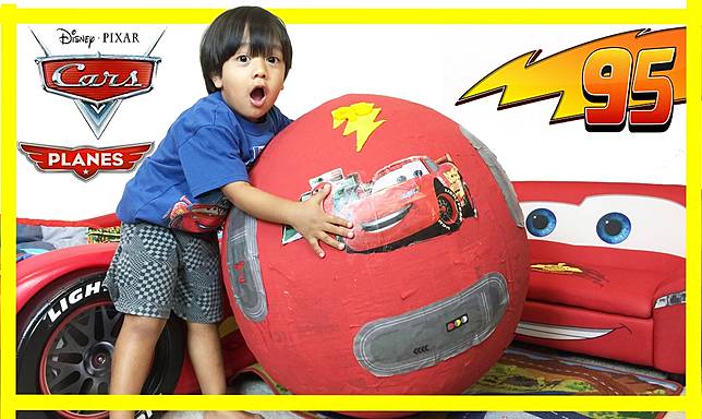 Video viral pertama Ryan ToysReview yang membuatnya meroket menjadi YouTuber cilik.