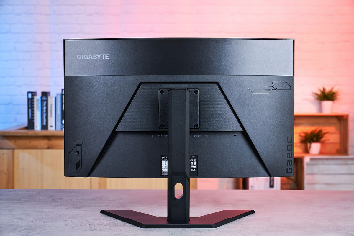 GIGA G32QC 165Hz 極速HDR 電競螢曲面幕，1ms 超快反應，OSD Sidekick 強大操控力