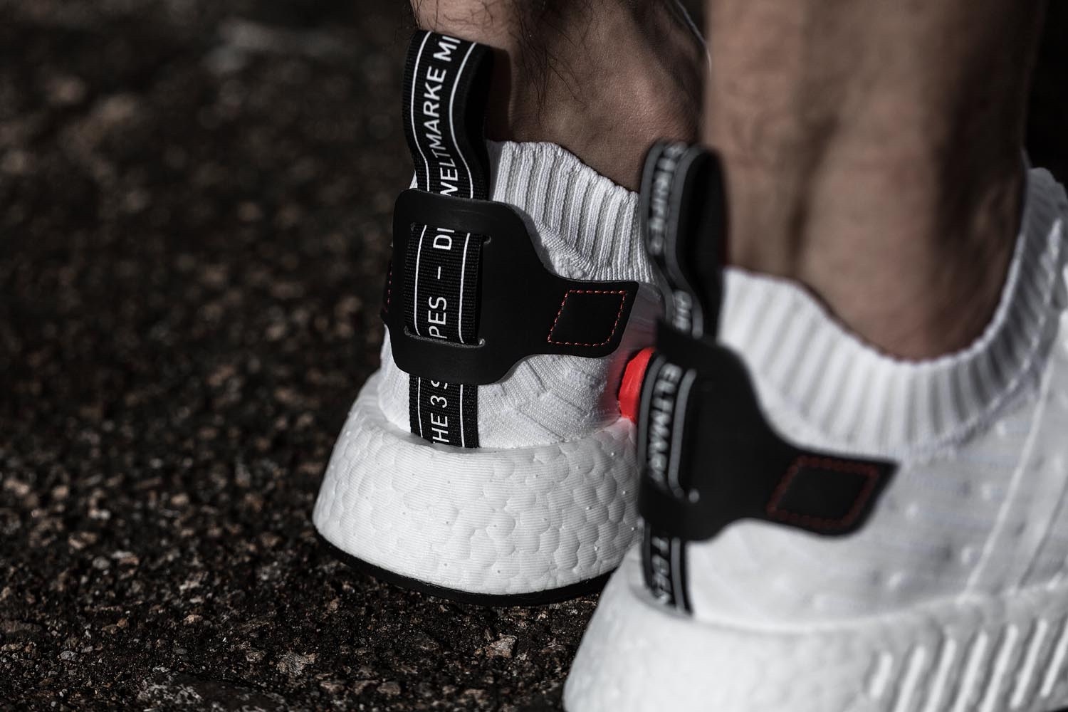 adidas Originals NMD R2全新配色即將上架 | LINE購物