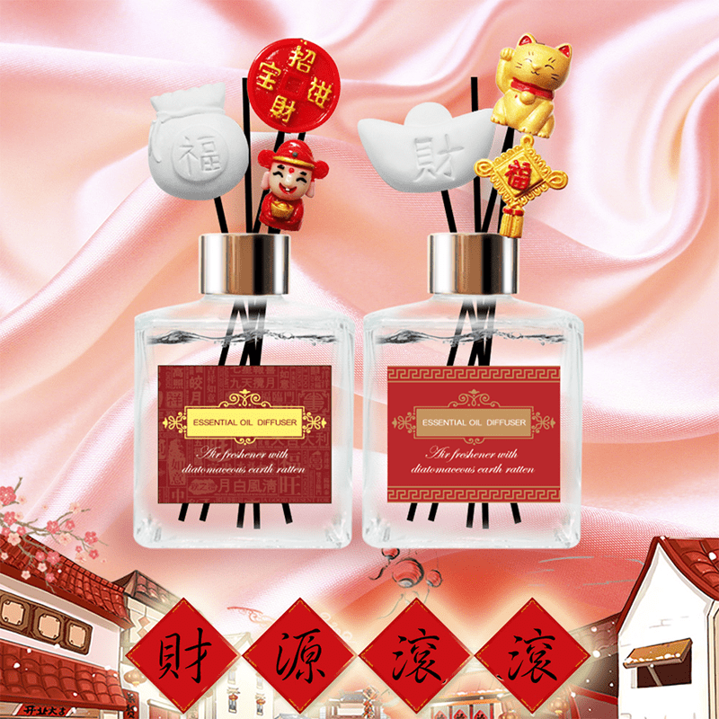 QI新年香氛珪藻擴香瓶禮盒，全新珪藻土擴香棒，台灣製造值得信賴！清新典雅的木質香共12款任選，使用薰香棒自然散出香氣，改變室內氣息，提升你的生活品質！應景年節氣氛搭配吉利裝飾，居家或辦公桌裝飾都適合！