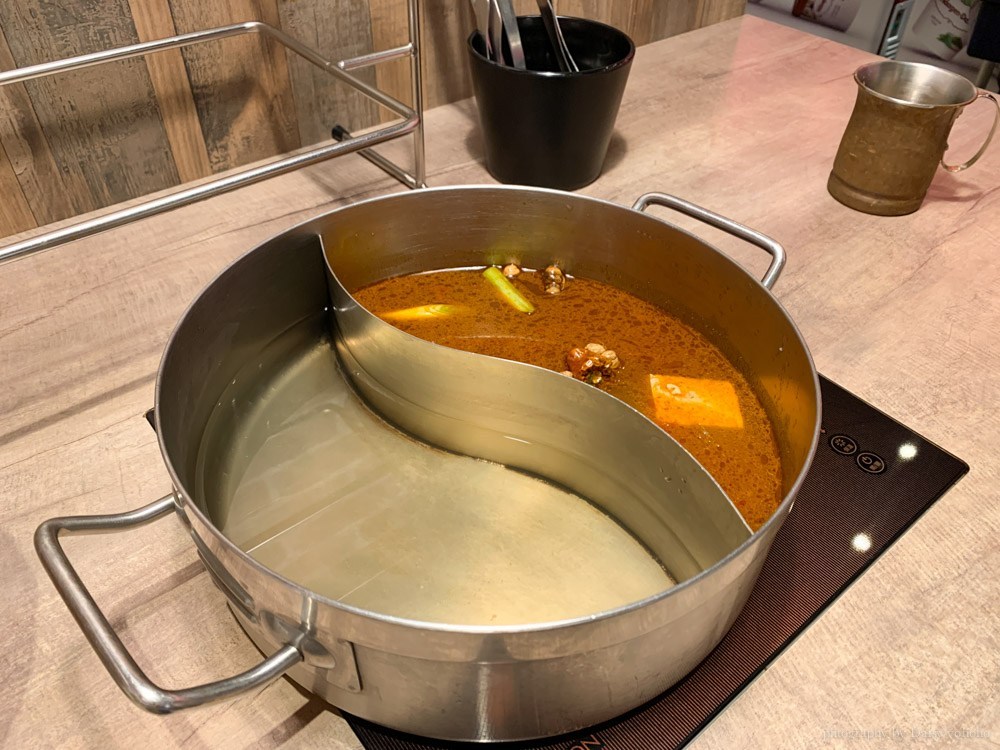 新馬辣經典麻辣火鍋, 南紡夢時代美食, 新馬辣南紡, 夢時代新馬辣, 新馬辣壽星優惠, 台南當月壽星優惠, 台南麻辣鍋吃到飽, 天使紅蝦吃到飽