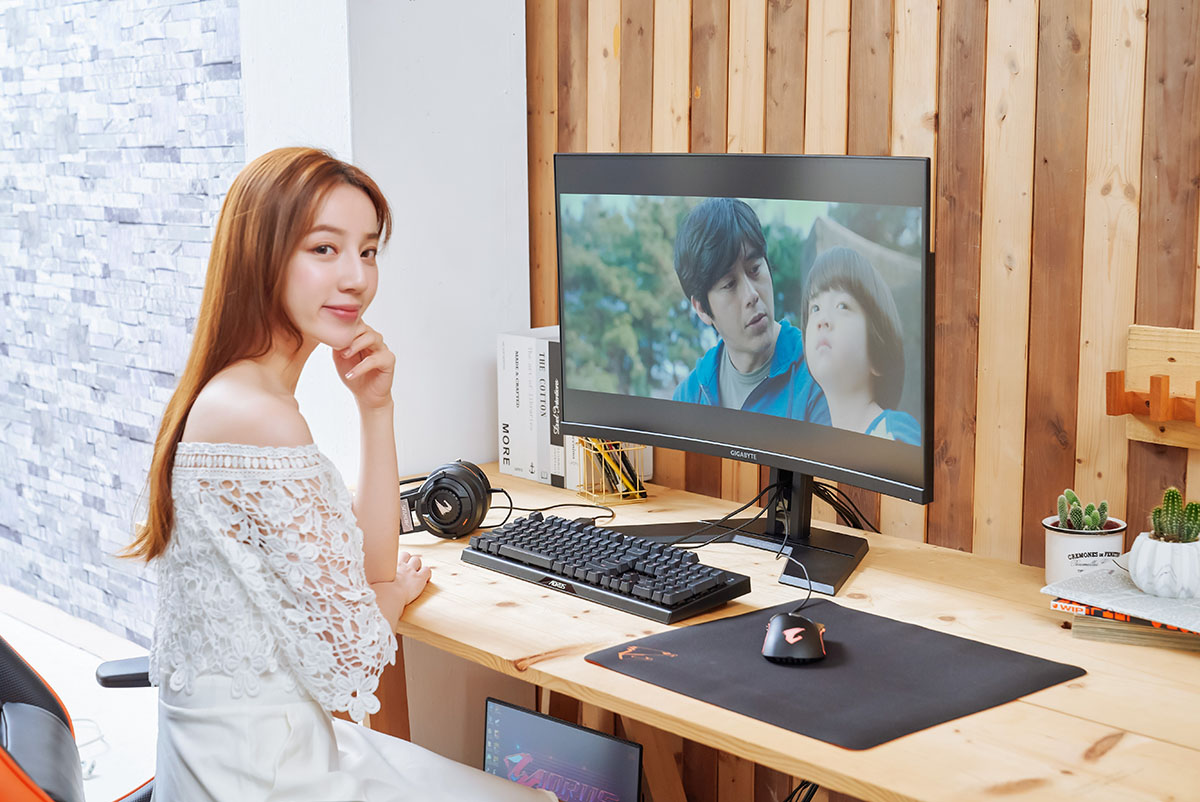 GIGA G32QC 165Hz 極速HDR 電競螢曲面幕，1ms 超快反應，OSD Sidekick 強大操控力