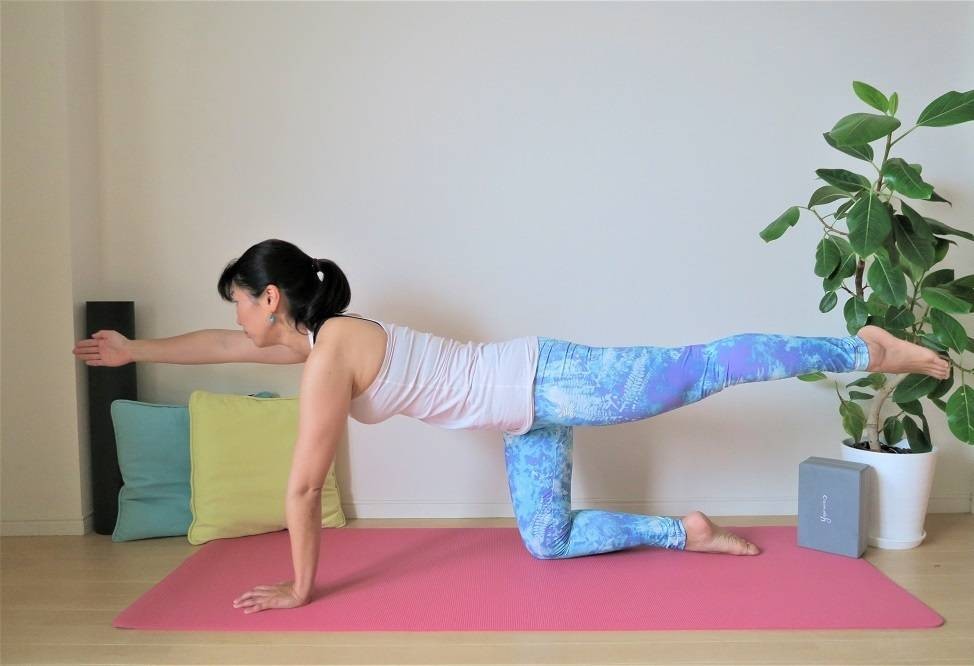 おうちヨガで体幹を鍛えられるバランスポーズ3選