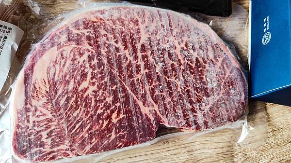 【宅配美食】唯典客-老饕級肉品、頂級肉品、頂級和牛、頂級食材、威靈頓牛排！年菜肉品必備、火鍋季肉品、干貝CAB 美國熟成沙朗%2F肋眼牛排、巧克力和牛後腰牛排、北海道超巨大干貝