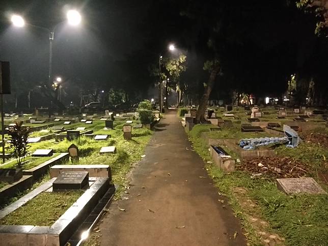 660 Koleksi Gambar Hantu Keluar Dari Kuburan Gratis