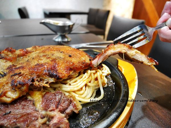 【晴光商圈牛排】湘湘牛排館 #平價牛排 #巨無霸雪花牛排 #脆皮雞腿排 #酥皮濃湯 #自助吧 #熊貓外送 (16).JPG