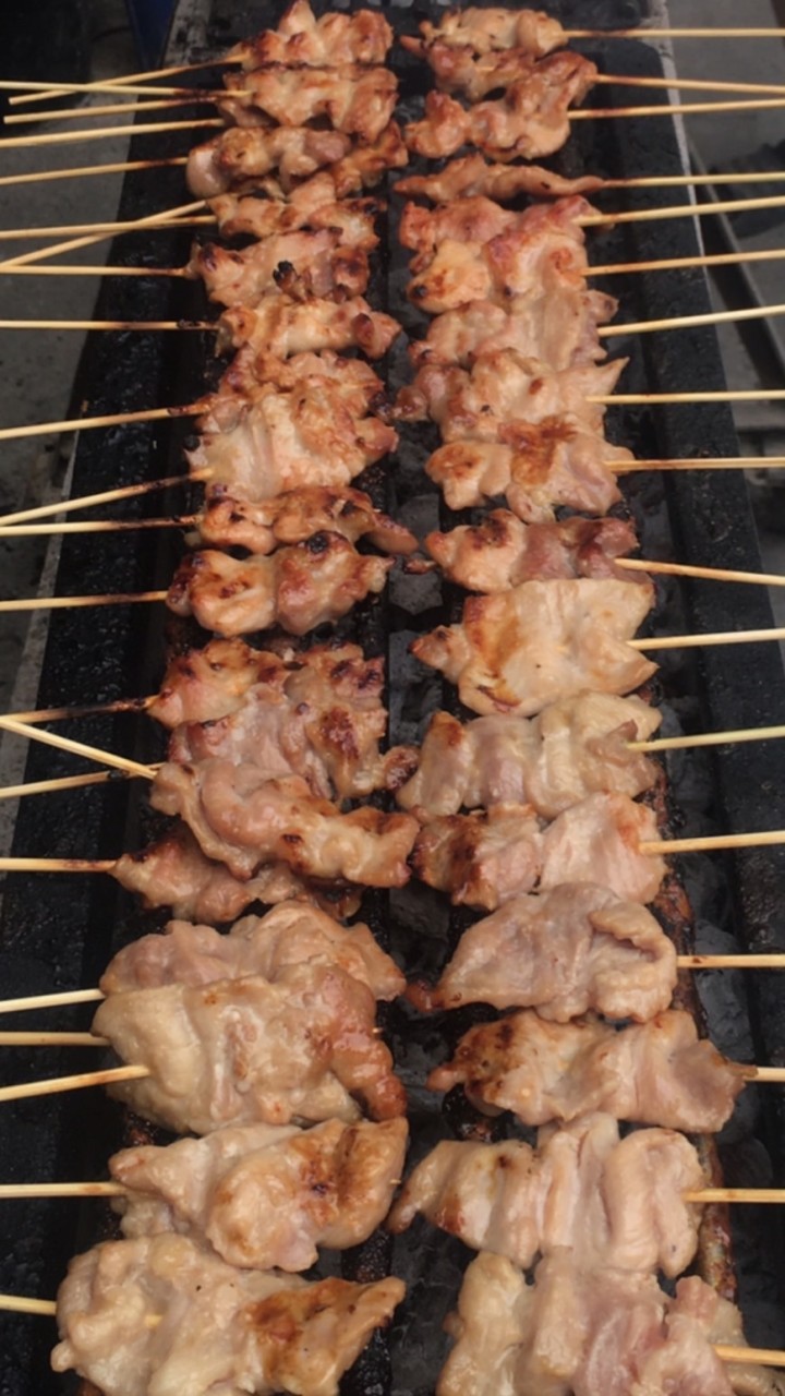 ร้านหมูปิ้งสามพี่น้อง(เจ้าเก่าตลาดชินมณี)
