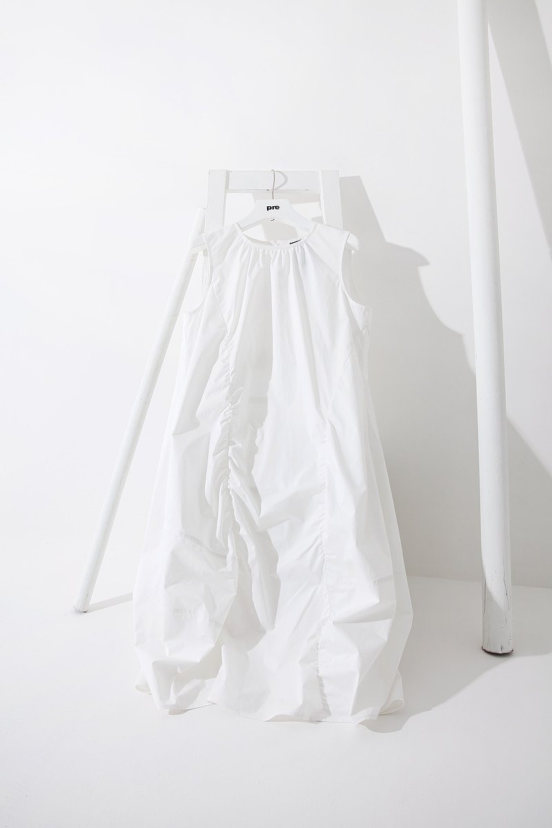 跌宕起伏抽皺不對稱無袖洋裝