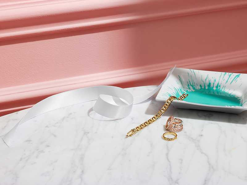 TIFFANY & CO.「T True系列」作品，由英文「T」字圖形拼接而成。（圖╱TIFFANY & CO.提供）