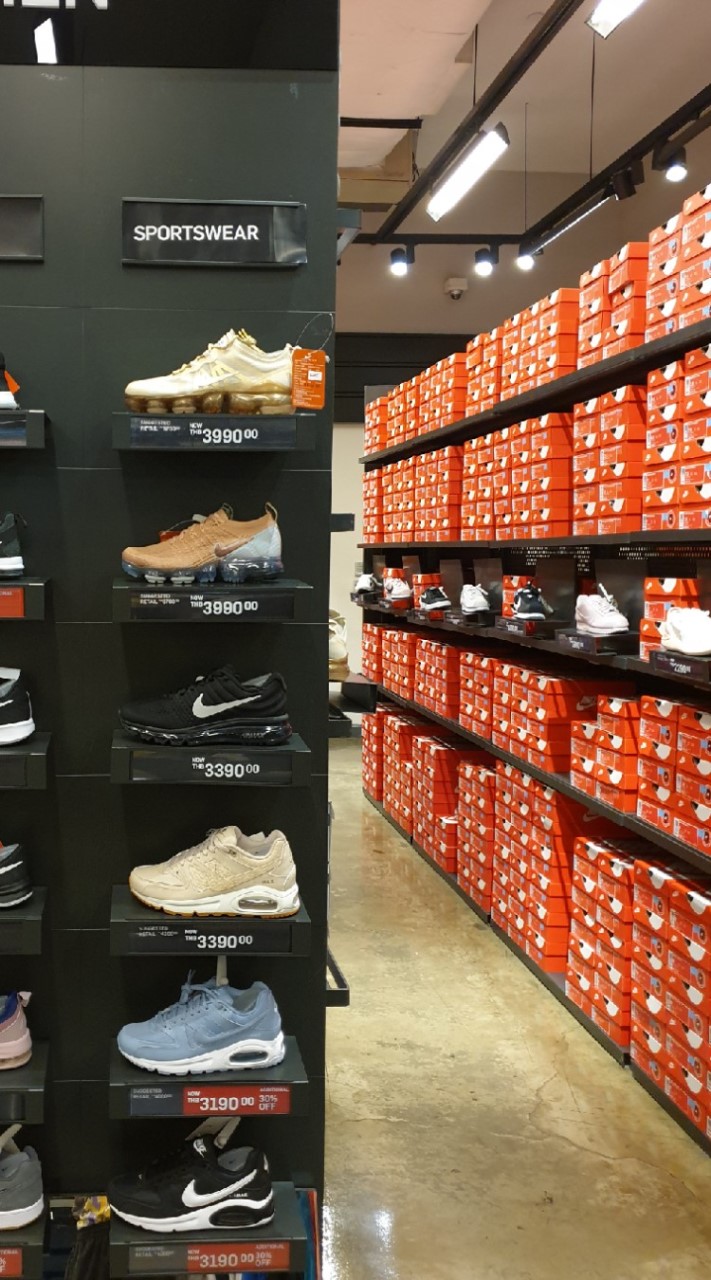 Sport store ลดสูงสุด 80% รับหิ้ว byน้ำ