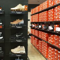 Sport store ลดสูงสุด 80% รับหิ้ว byน้ำ