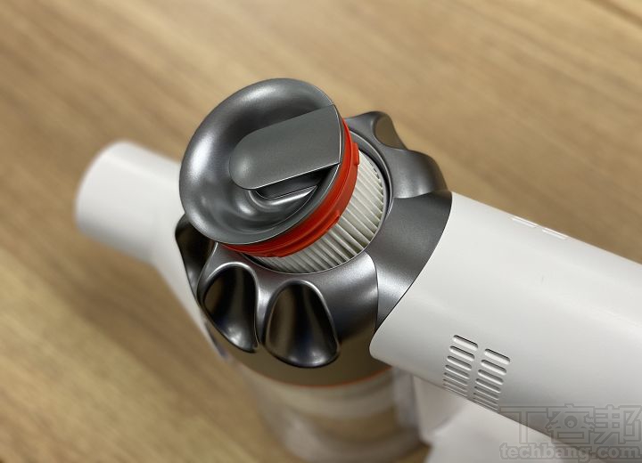 追覓 V9P 無線吸塵器：6,000 元有找的白色簡約風，功能與潔淨力不馬虎