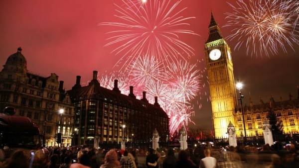 Hasil gambar untuk pesta kembang api London Eye, England
