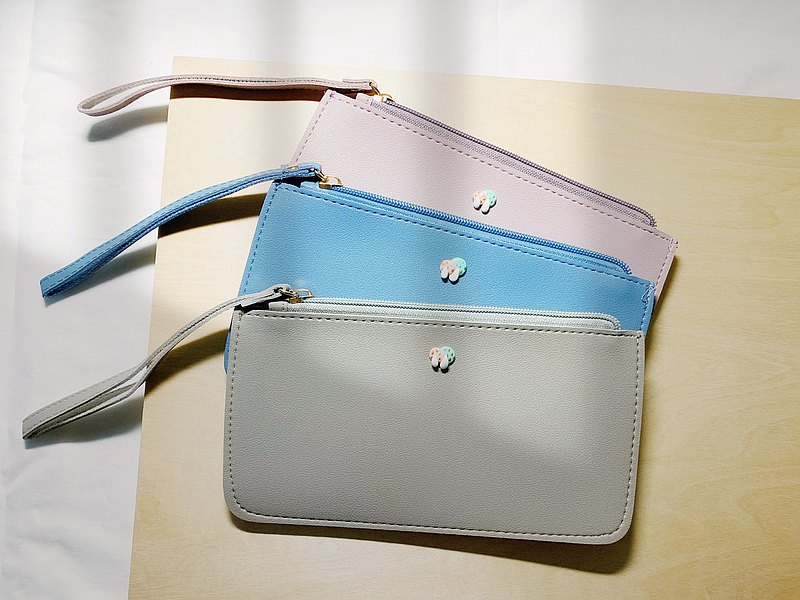 拎著出行的袋中可以裝下一些日常物件 可䢫身防疫放薄薄2-3片口罩