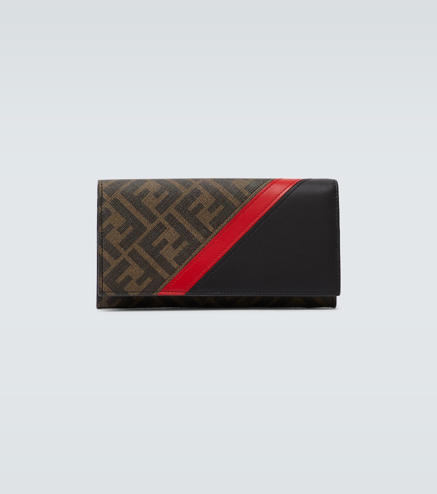 With the FF monogram featured on the front, this folded brown wallet from Fendi is Italian-made from